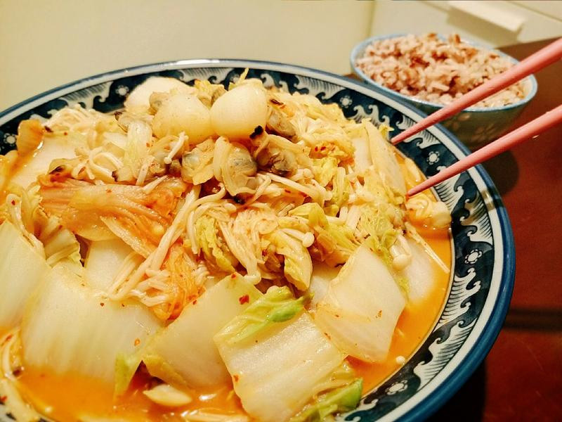 金菇海鲜炒泡菜