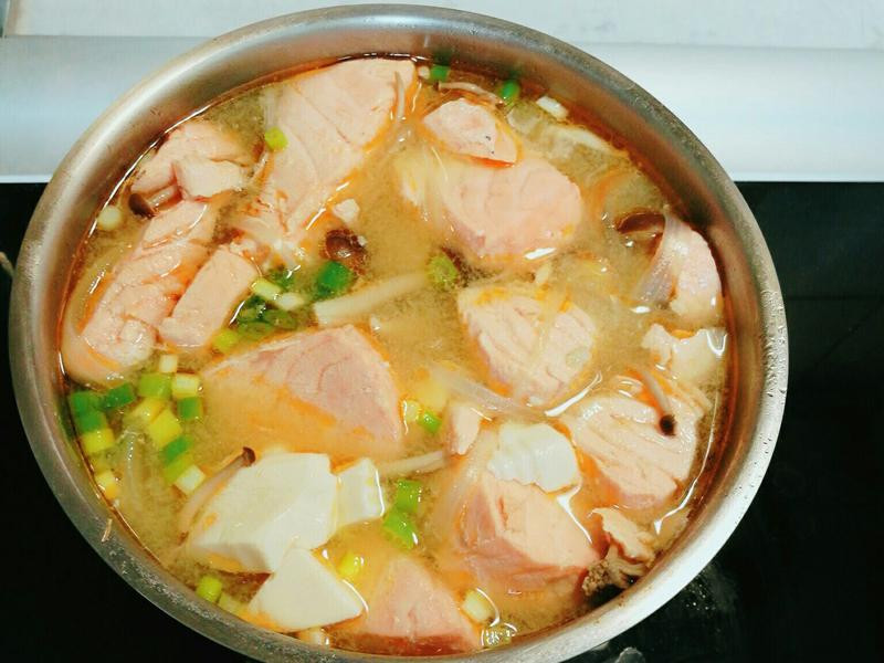 鲑鱼鲜菇味增汤