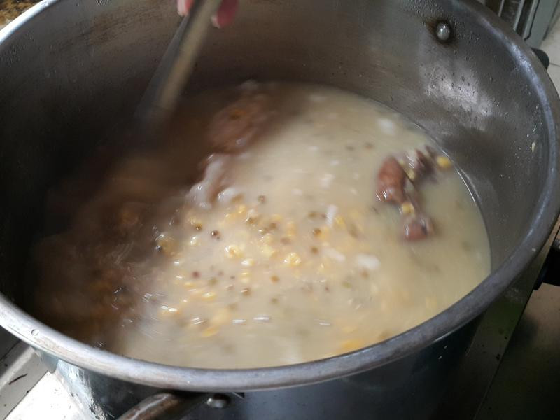 太鲁阁族传统玉米粥