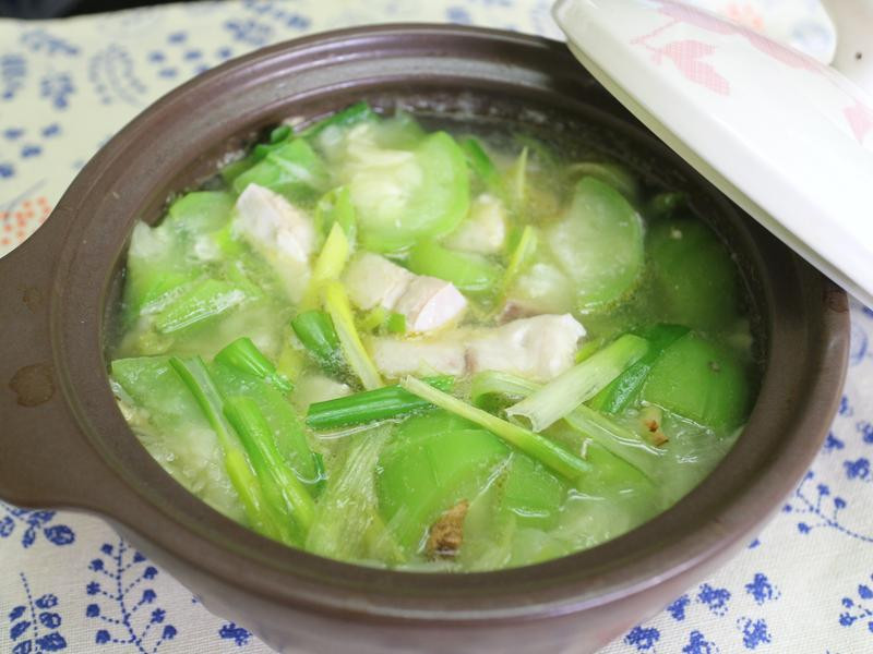 砂锅煨鱼片丝瓜