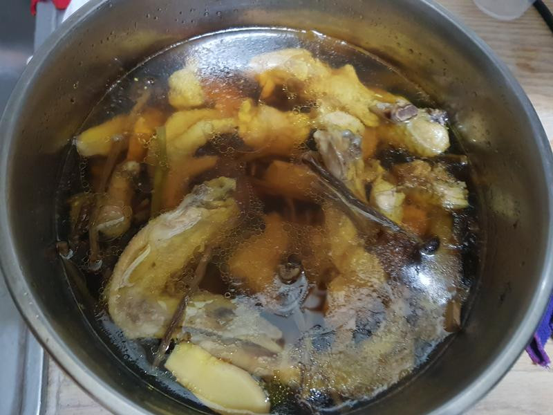 茶树菇土鸡汤