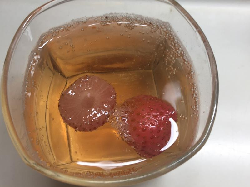 草莓气泡whisky
