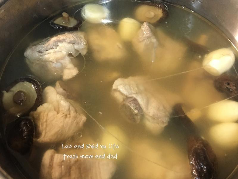 香菇蒜头排骨汤