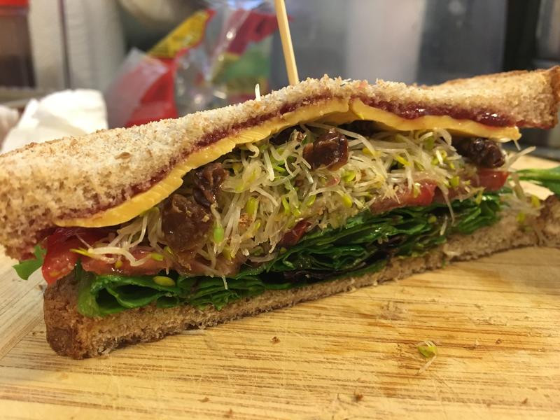 简易野餐蔬食三明治