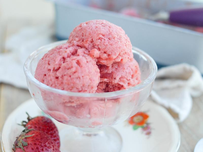 健康草莓优格冰淇淋