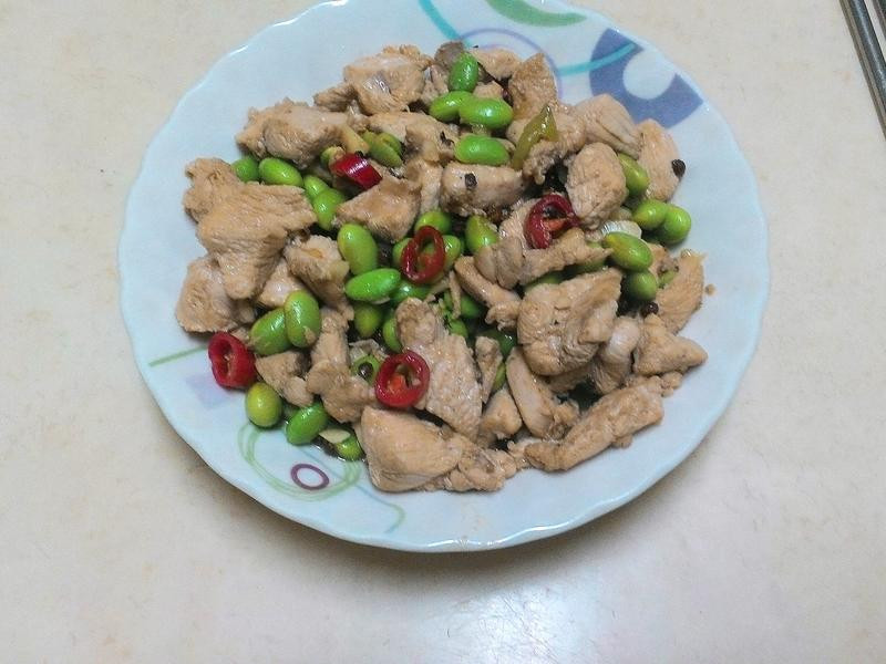 椒麻毛豆烩鸡丁