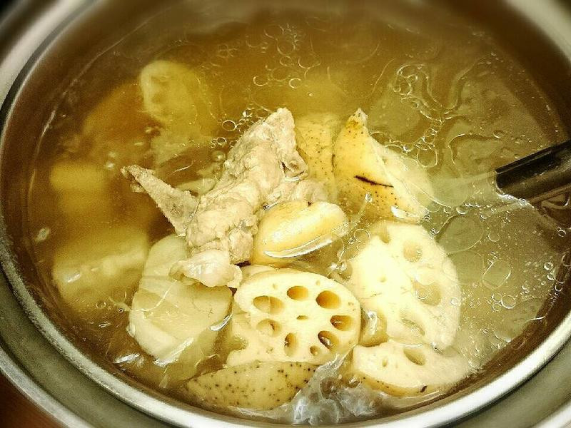 松香猪龙骨莲藕汤