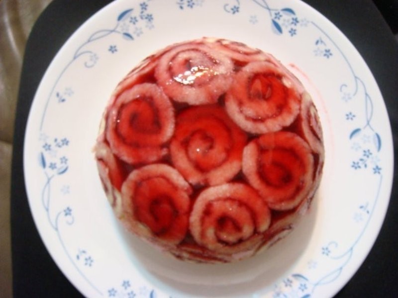 覆盆子玫瑰园顶蛋糕