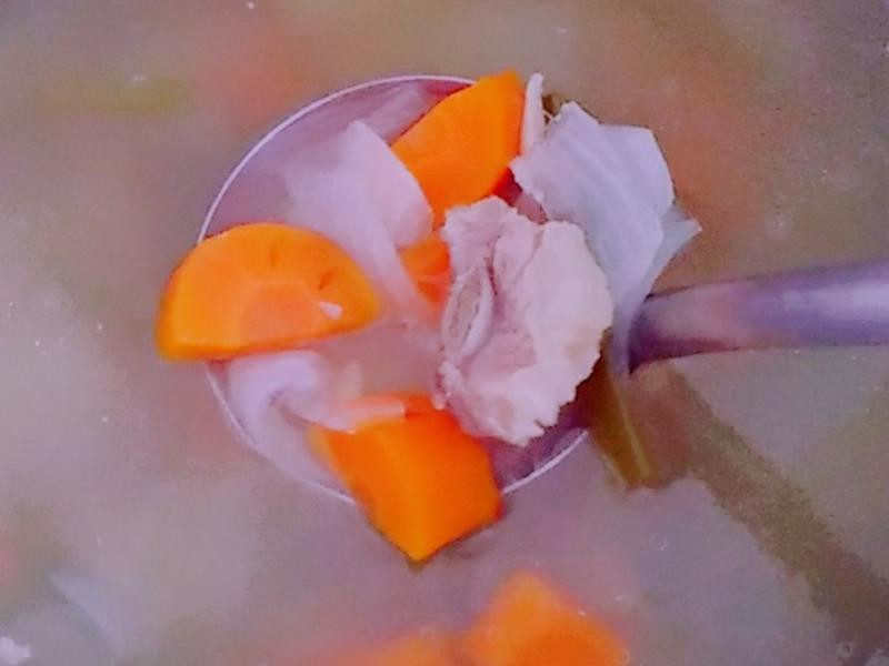 洋葱红萝卜排骨汤