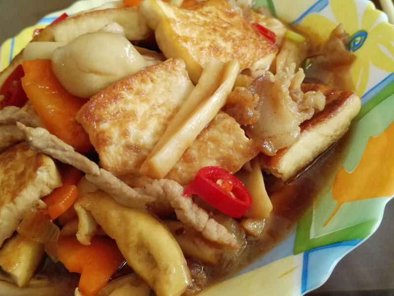 红烧豆腐炒精灵菇