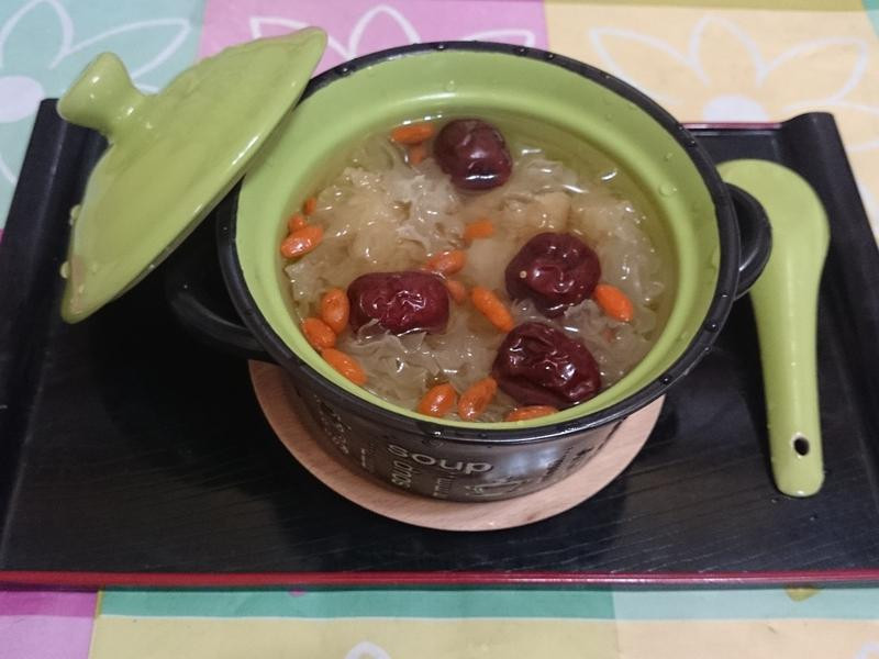 白木耳红枣枸杞甜汤