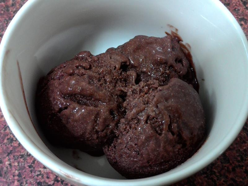 自制好吃的巧克力冰淇淋