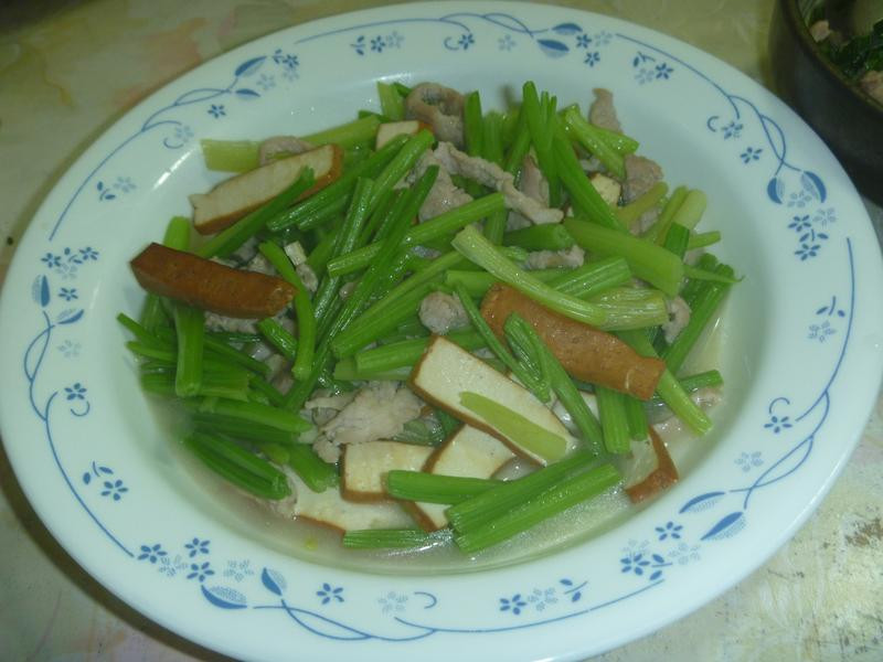 芹菜豆干炒肉丝