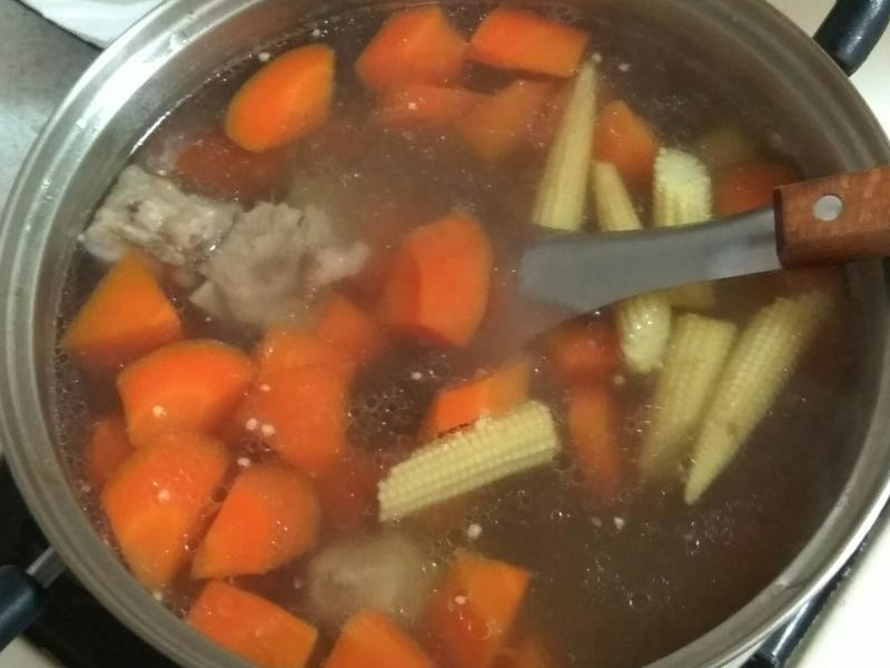 红萝卜玉米笋汤