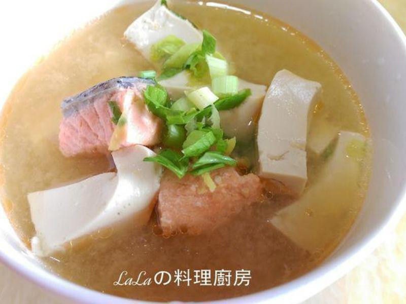 鲑鱼豆腐味噌汤
