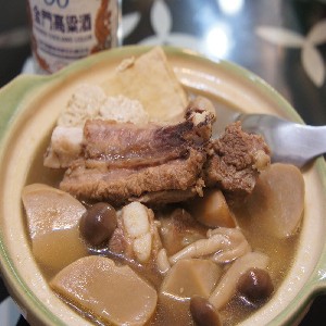 肉骨茶的做法_肉骨茶怎麼做_肉骨茶的家常做法【心食譜】