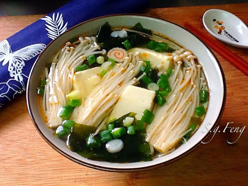 金针菇海带豆腐汤