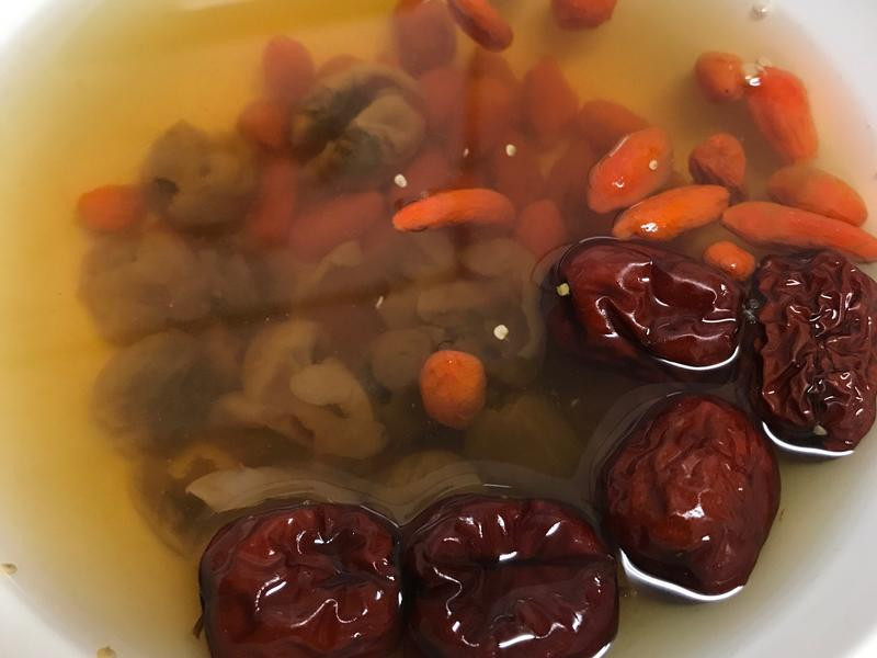 龙眼红枣枸杞甜汤