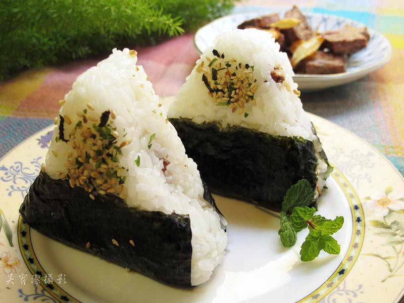 蒜片霜降牛肉饭团