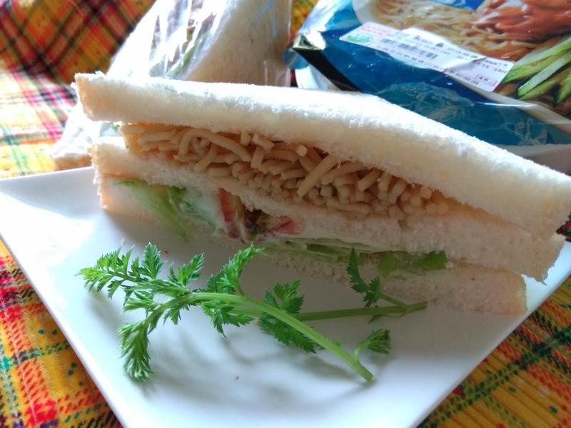 凉面沙拉三明治