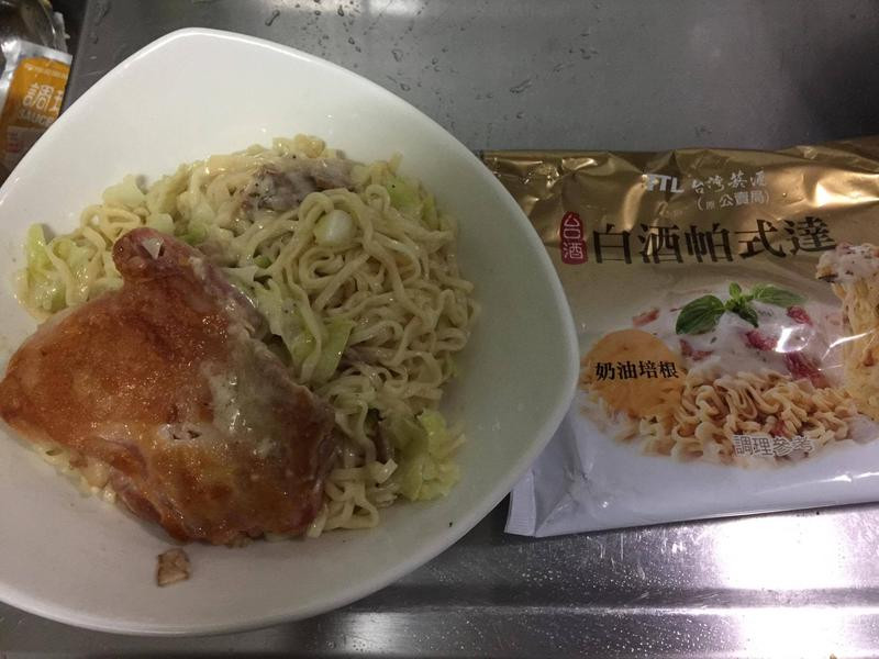 香煎鸡腿炒泡面