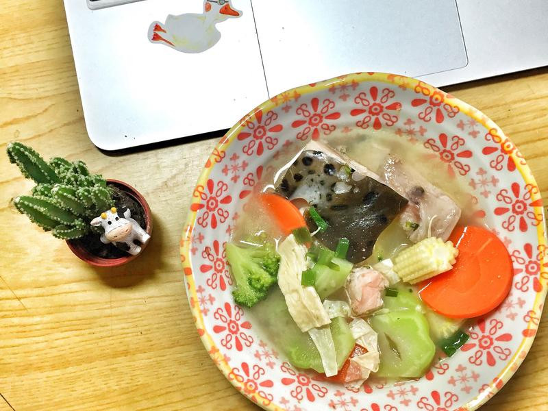 味噌鲑鱼头蔬菜汤