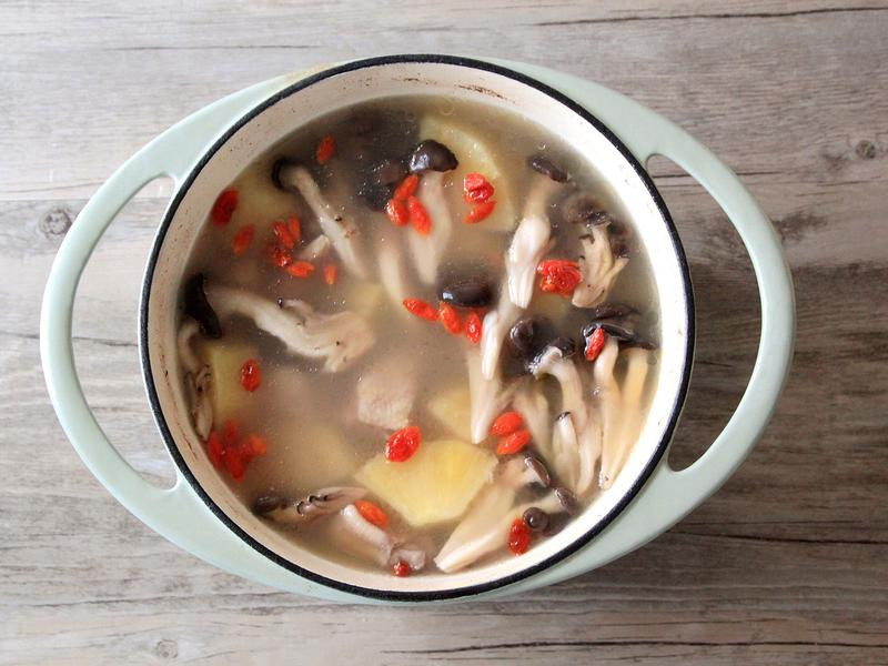 凤梨菌菇鸡汤