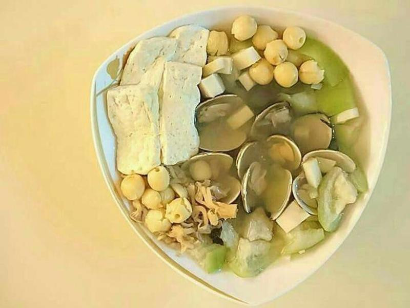 丝瓜蛤蜊豆腐香菇莲子盅