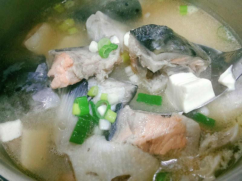鲑鱼味增豆腐汤