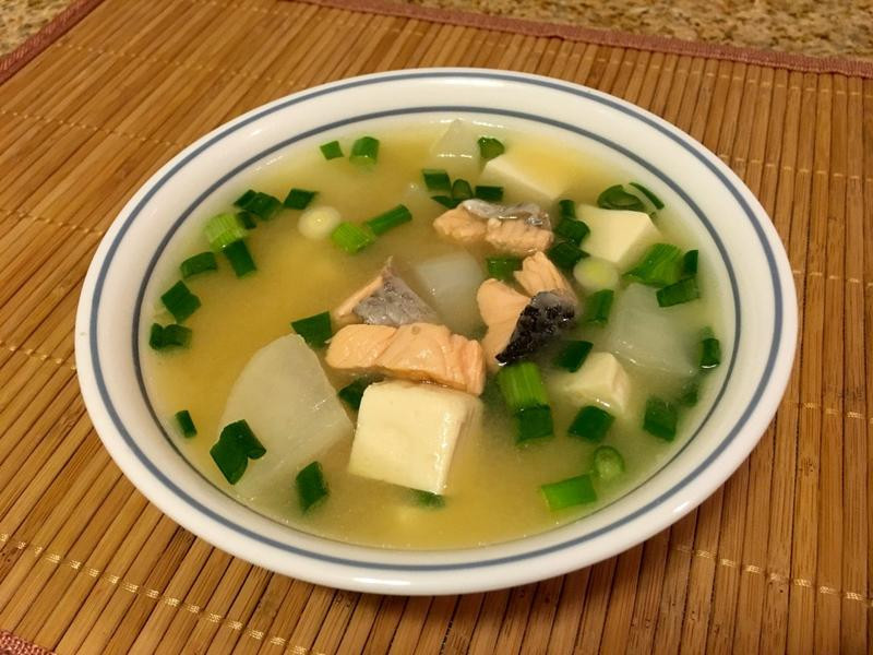 白萝卜鲑鱼味增汤