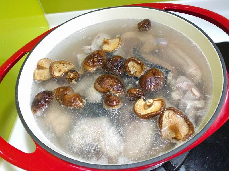 家传香菇鸡汤