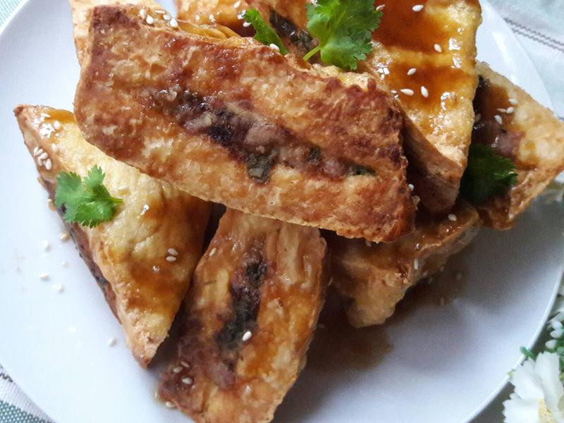 姜香蚝油烩油豆腐镶肉