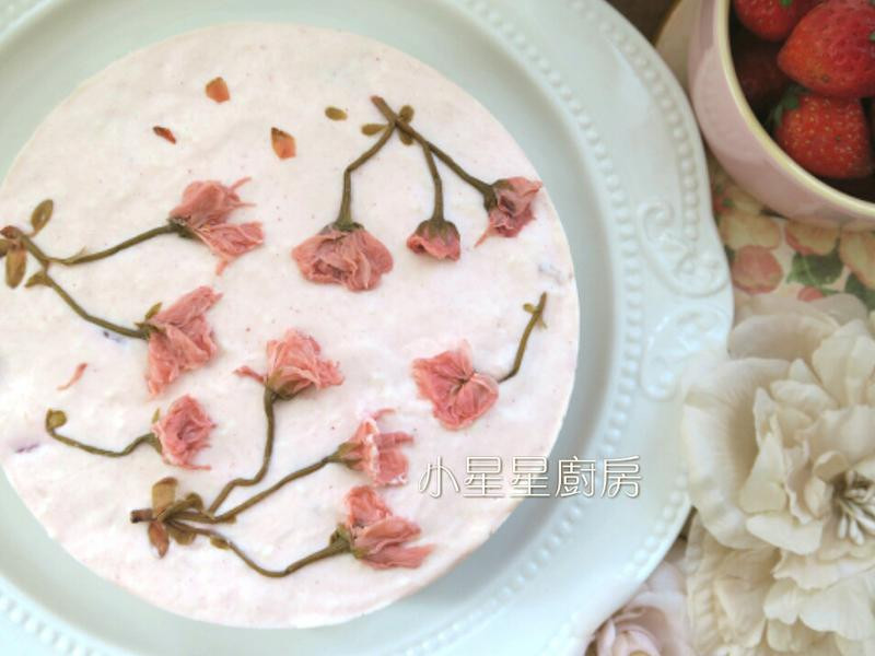 樱花草莓粉乳酪蛋糕