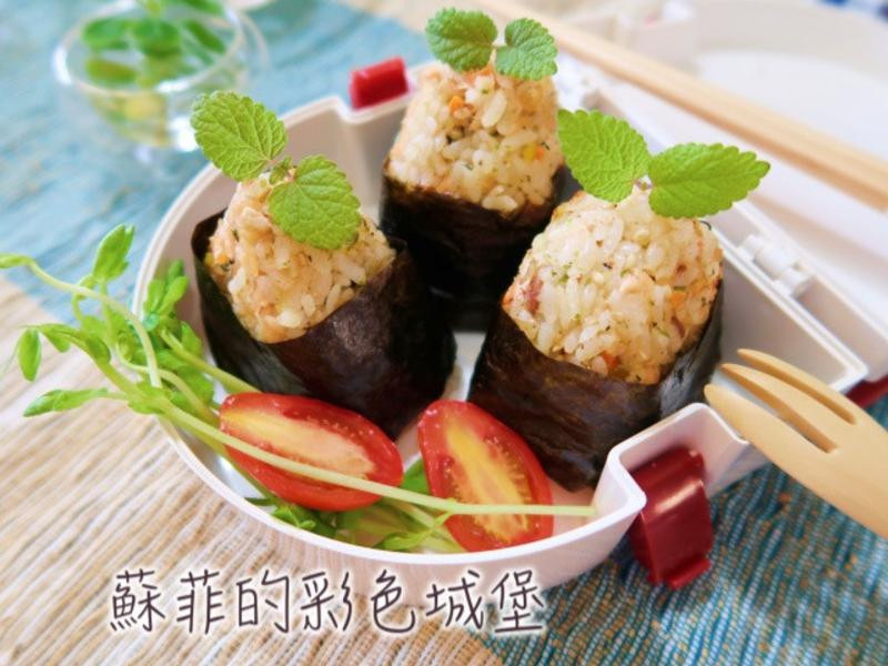 黑胡椒鲑鱼饭团