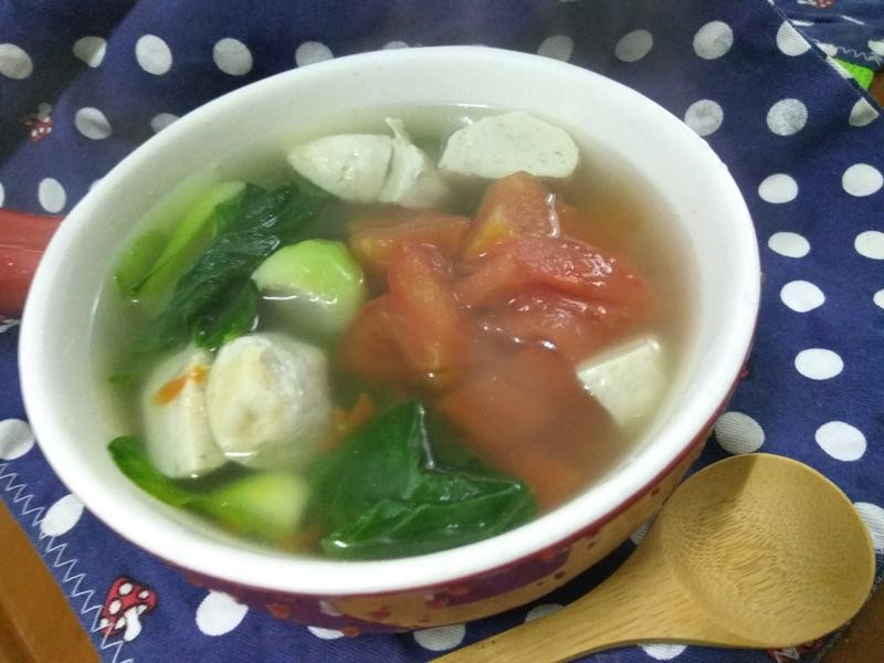 蕃茄鱼丸蔬菜汤