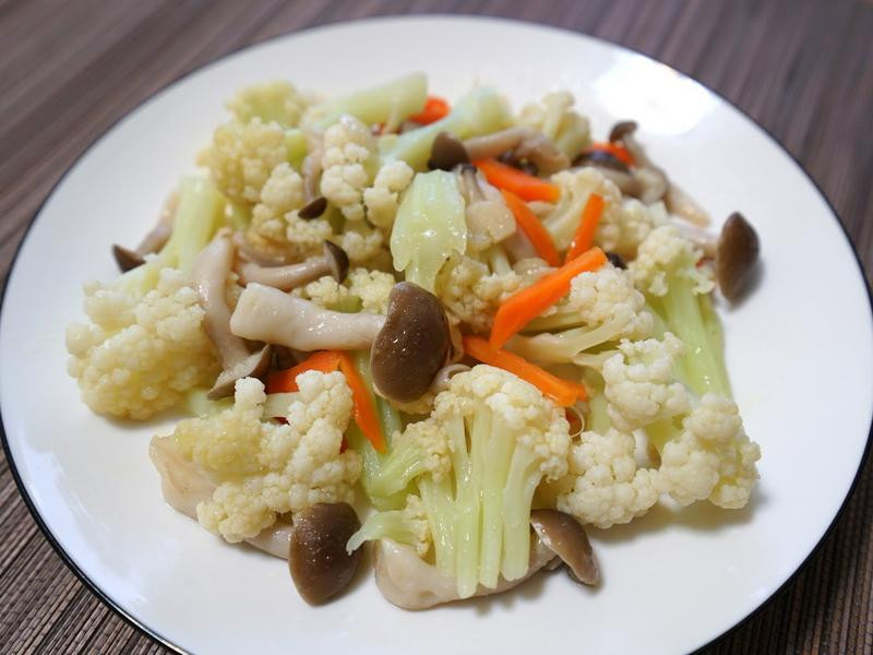 白花菜炒鲜菇
