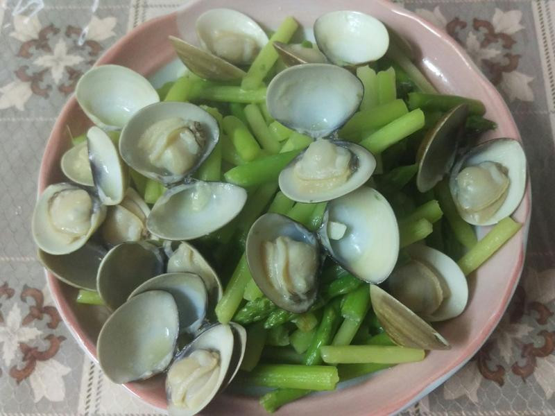 清炒蛤蜊芦笋