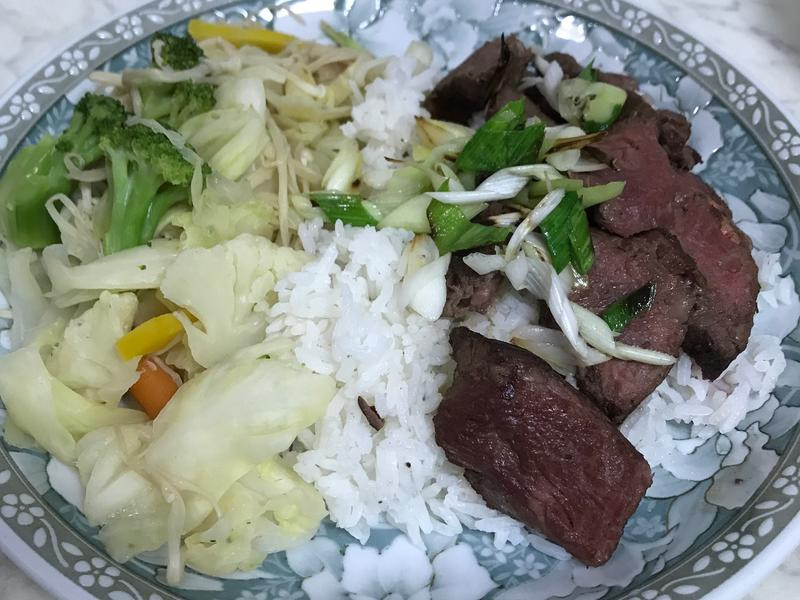 里肌牛肉盖饭