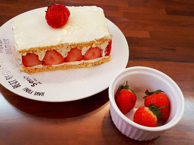 草莓鲜奶油乳酪蛋糕