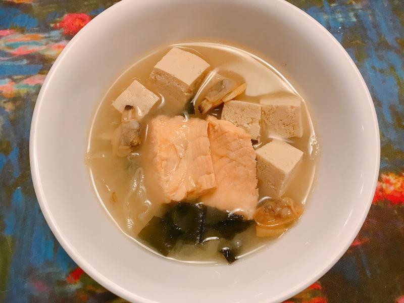 冻豆腐鲑鱼味增汤