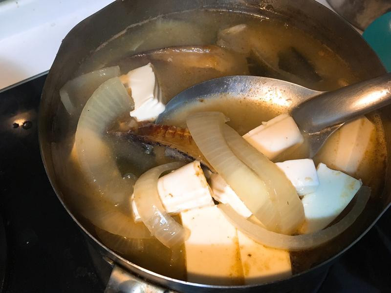 鱼干洋葱豆腐味噌汤