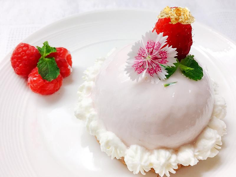覆盆莓慕丝圆顶镜面蛋糕 