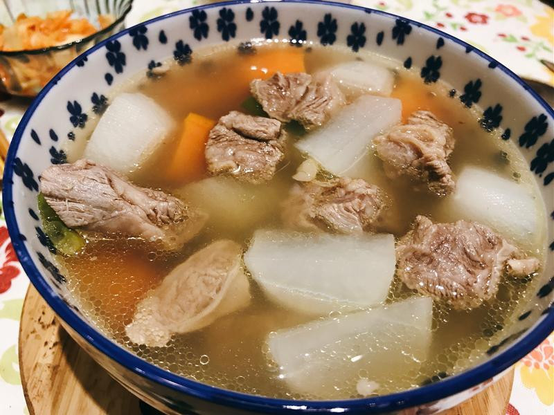 白萝卜牛腩汤 