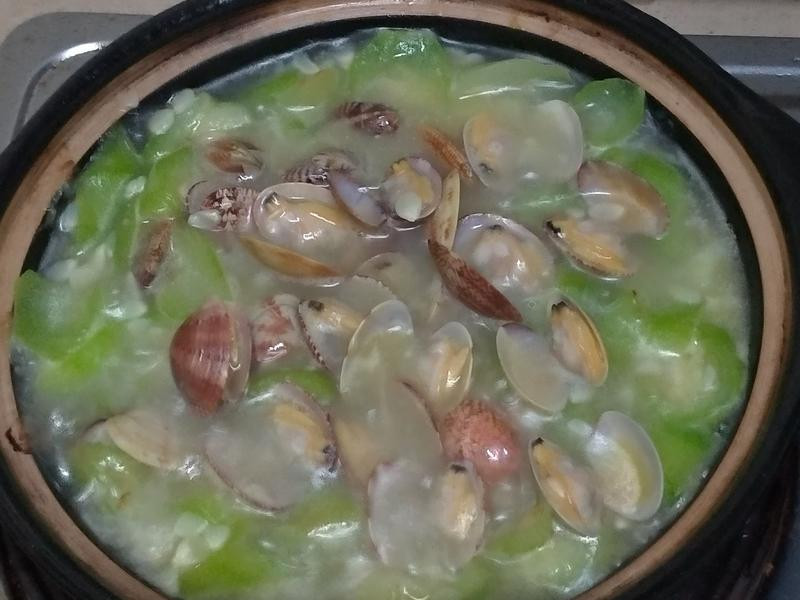 丝瓜花蛤煲 