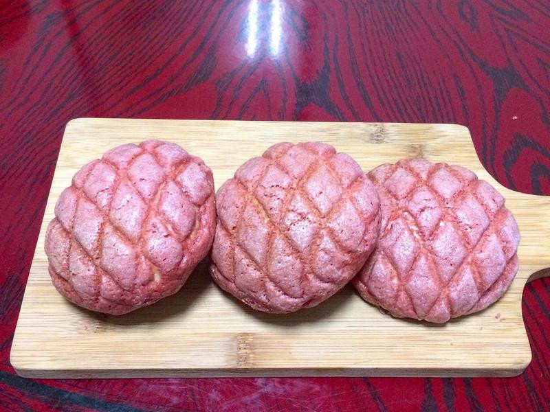 日式草莓菠萝面包 