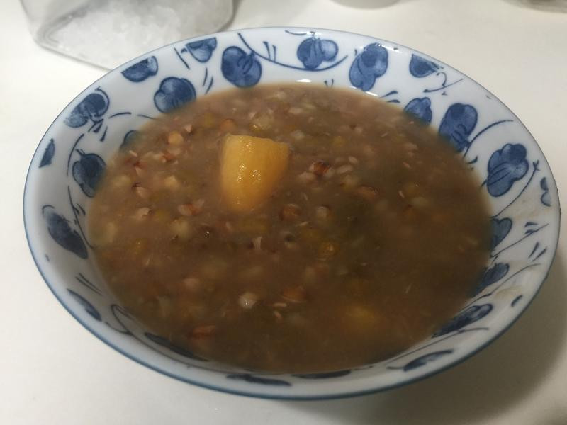 红薏绿豆地瓜甜汤 