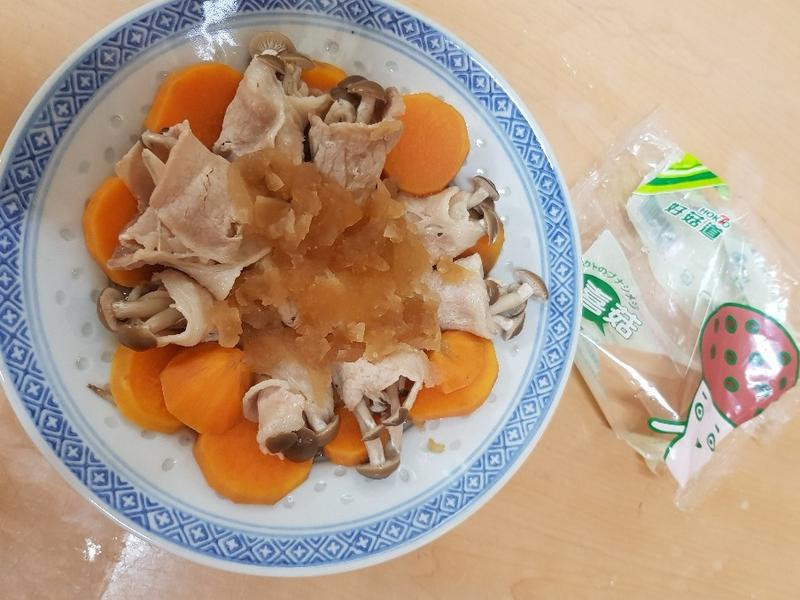 饱足感鸿喜菇猪肉卷