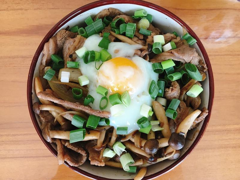 月见牛肉丼饭 