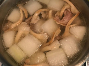 冬瓜排骨菇菇汤 