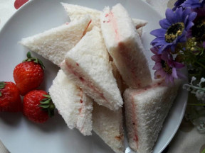 草莓奶油三明治